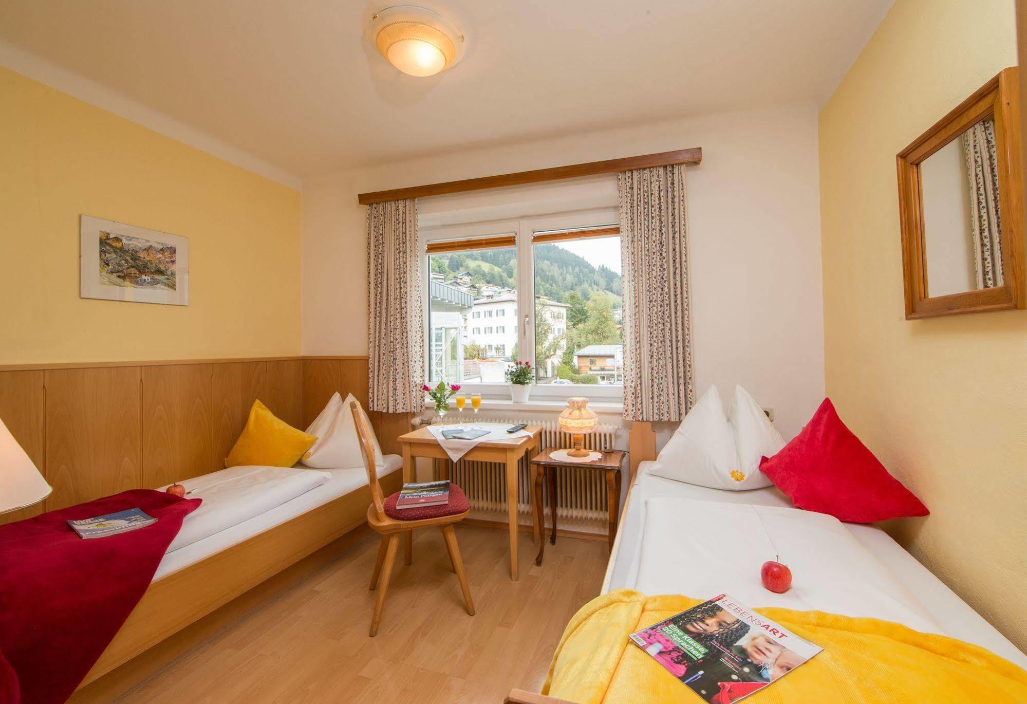 Hotel Pension Hubertus เซลล์อัมเซ ภายนอก รูปภาพ